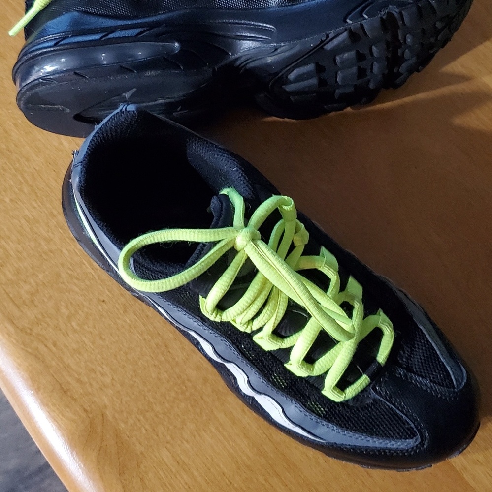 Boys shoes